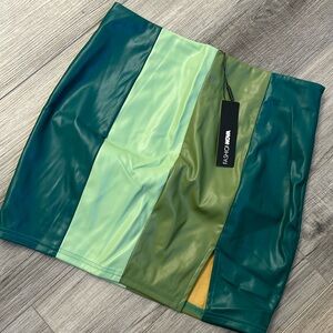 BRAND NEW FASHIONNOVA SKIRT